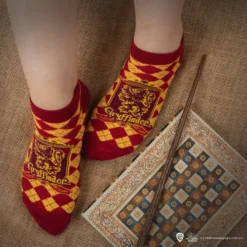 Set Of 3 Gryffindor Ankle Socks 19 Set Of 3 Gryffindor Ankle Socks -Cinereplicas Shop AnkleSocks Gryffindor HarryPotter Lifestyle 2 4895205606623 scaled