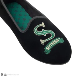 Slytherin Deluxe Slippers -Cinereplicas Shop Deluxe Slippers Slytherin Product 4 4895205614932 scaled