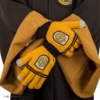 Hufflepuff Screen Touch Gloves -Cinereplicas Shop Gloves Screentouch Hufflepuff HarryPotter Lifestyle 1 3760166567362 scaled