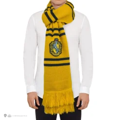 Deluxe Hufflepuff Scarf 10 Deluxe Hufflepuff Scarf -Cinereplicas Shop Scarf Deluxe Hufflepuff HarryPotter Product 2 4895205601468 scaled