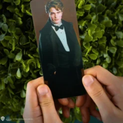 Cedric Diggory Wand Pen With Stand & Lenticular Bookmark 15 Cedric Diggory Wand Pen With Stand & Lenticular Bookmark -Cinereplicas Shop WandPen Stand Cedric Lifestyle 2 4895205613560